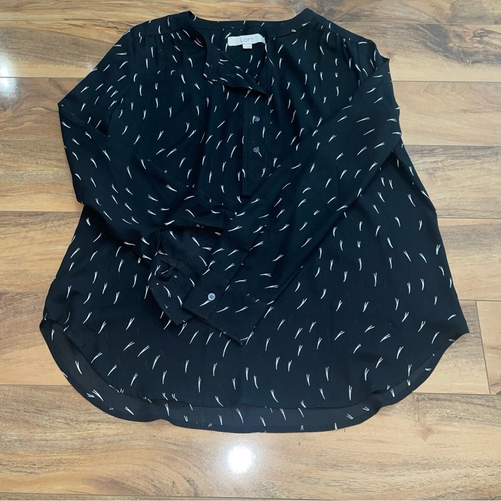 LOFT Black and White Patterned Blouse - Picture 5 of 7